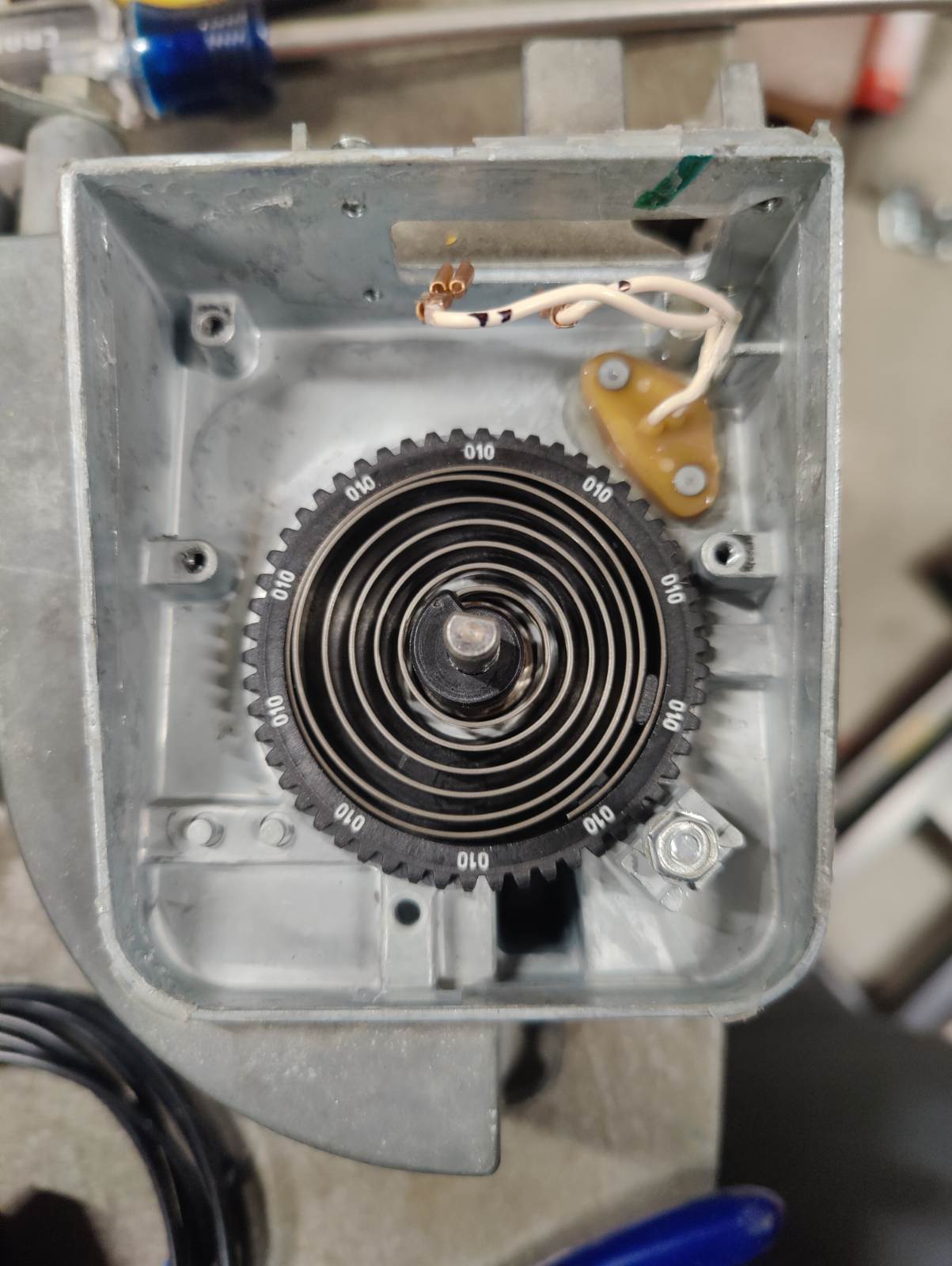 afm contact and spring dial clip removal
